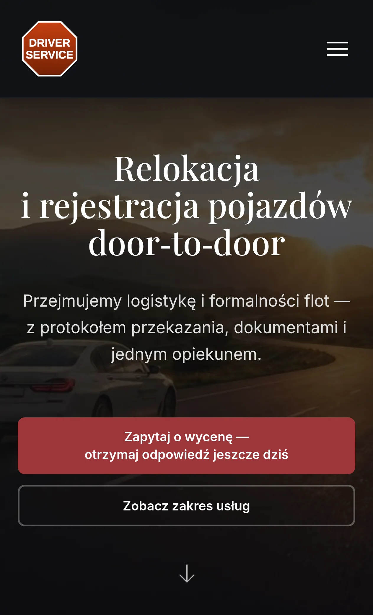 Strona firmy Driver Service — ekran powitalny na tle samochodu pod biurowcem o zmierzchu, hasło „Relokacja i rejestracja pojazdów door-to-door” i przycisk zapytania o wycenę.